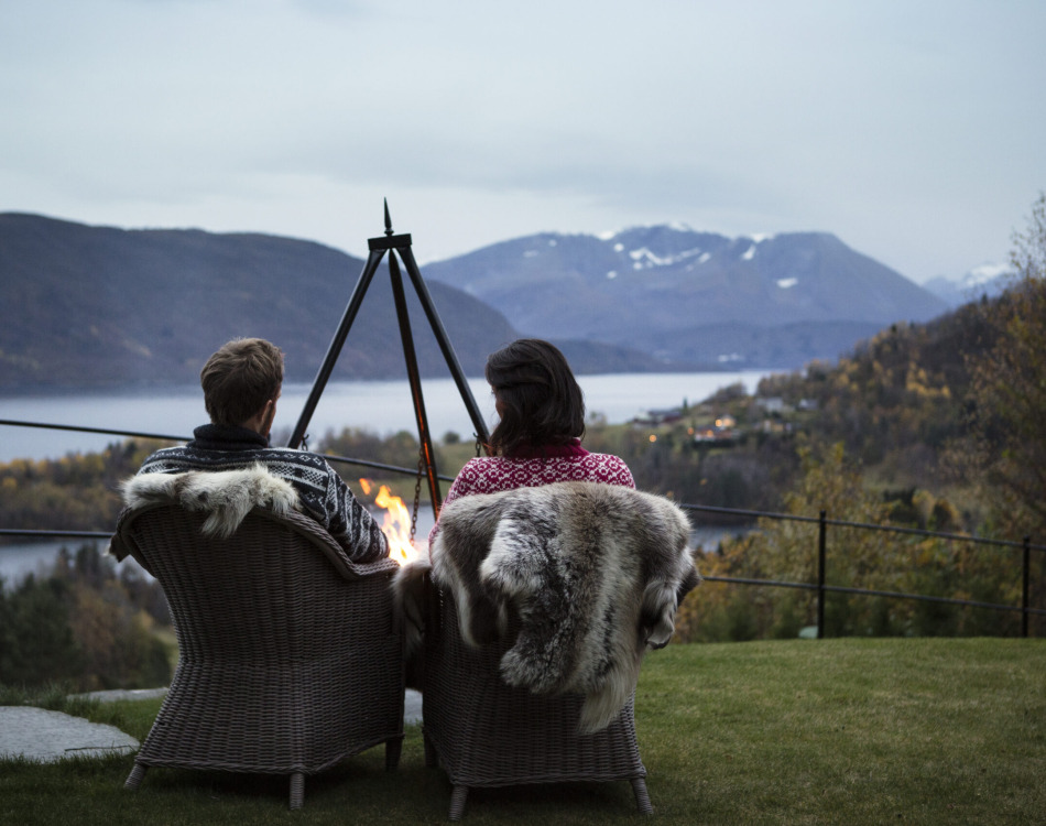 brown wooden bench on dock near lake during daytime