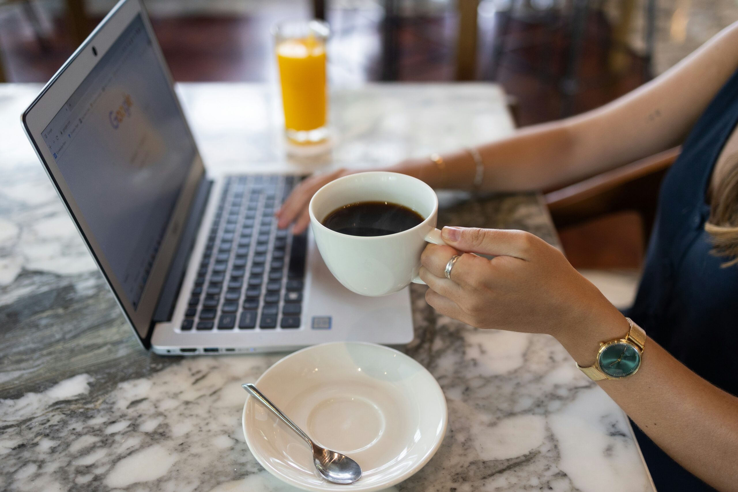Mastering the Digital Nomad Lifestyle: How Minimalism and Adaptability Can Become Superpowers