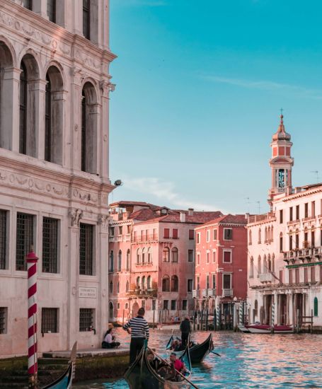 canal between buildings during daytime